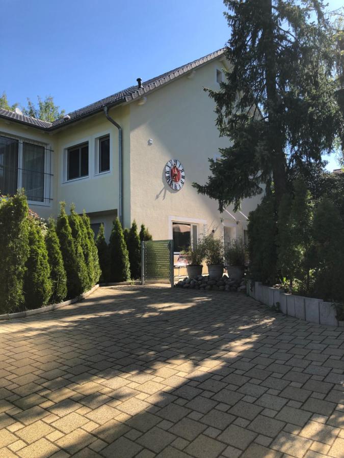 Adagio Apartment *